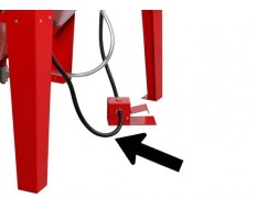 Luftschlauch zwischen dem Fußpedal und dem Druckmessgerät der Strahlkabine PP-T 0008